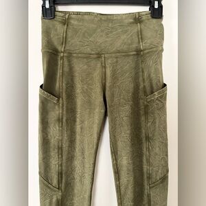 Lululemon Sz 4 Fast and Free High Rise Tight 25” in Ice Wash Moss Green